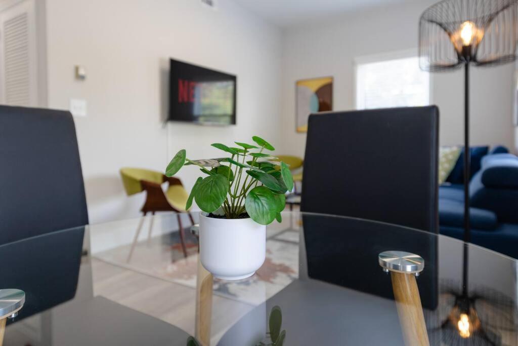 Comfy 1br With King Bed And Optional Parking Near Gulch & Midtown Walk To The Parthenon *