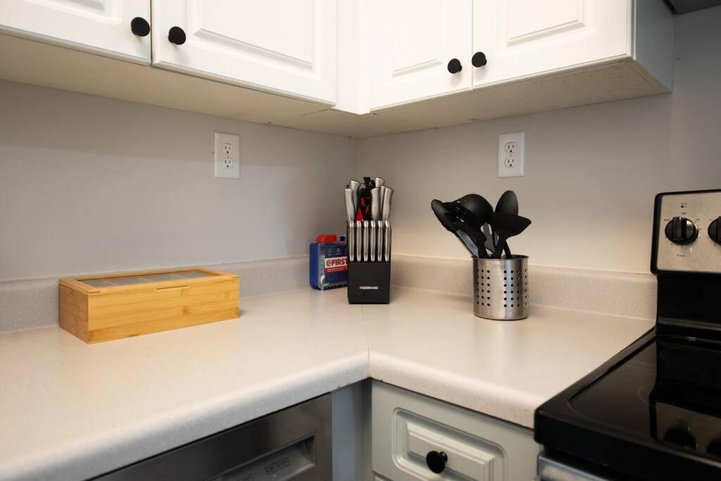 Comfy 1br With King Bed And Optional Parking Near Gulch & Midtown Walk To The Parthenon Apartment