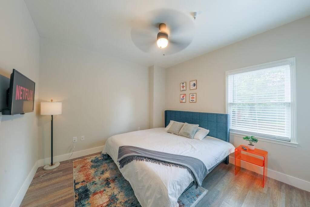 Comfy 1br With King Bed And Optional Parking Near Gulch & Midtown Walk To The Parthenon Nashville